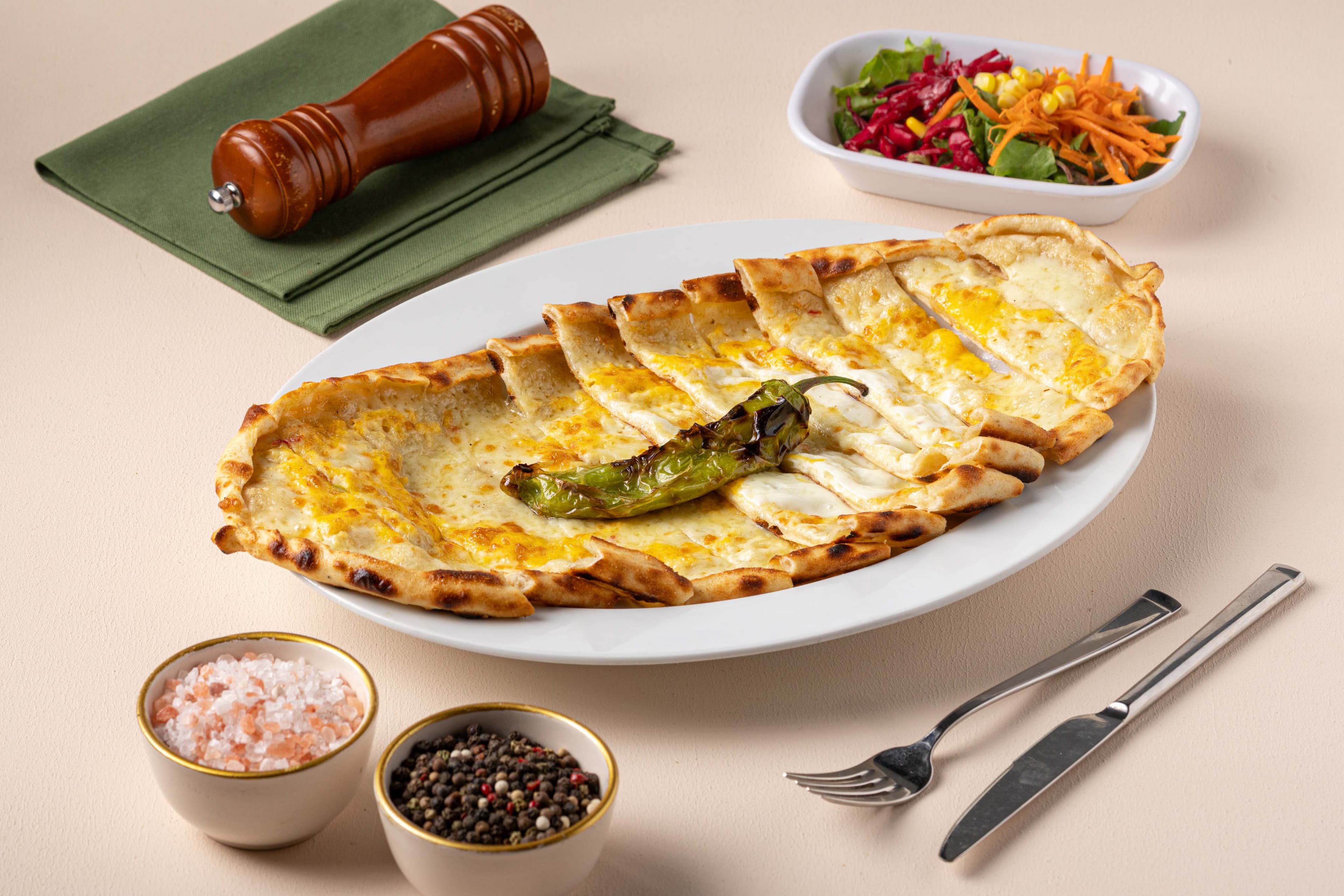Kaşarlı Pide Yumurtasız