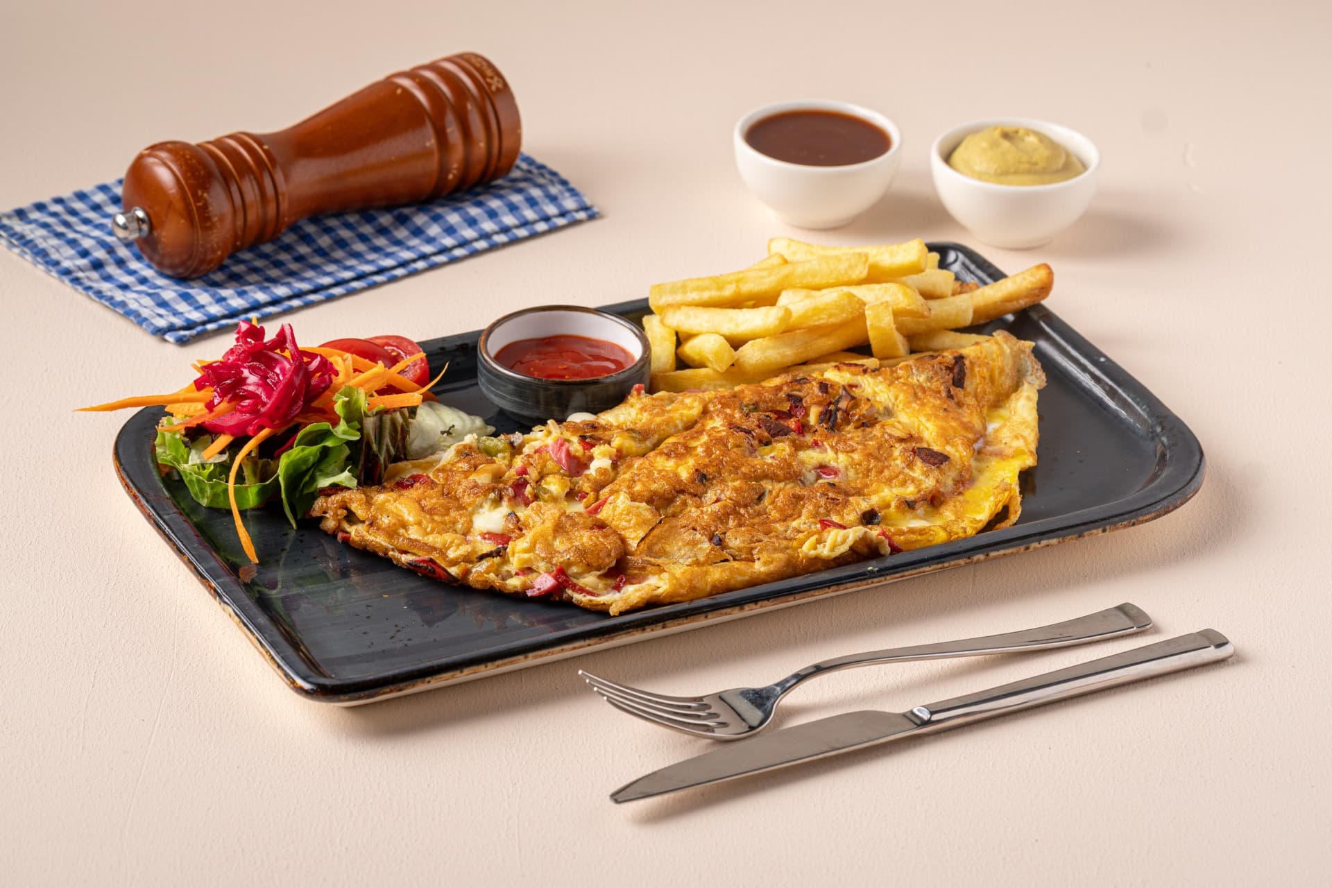 Karışık Omlet (Biber, Kaşar, Sucuk, Mantar)